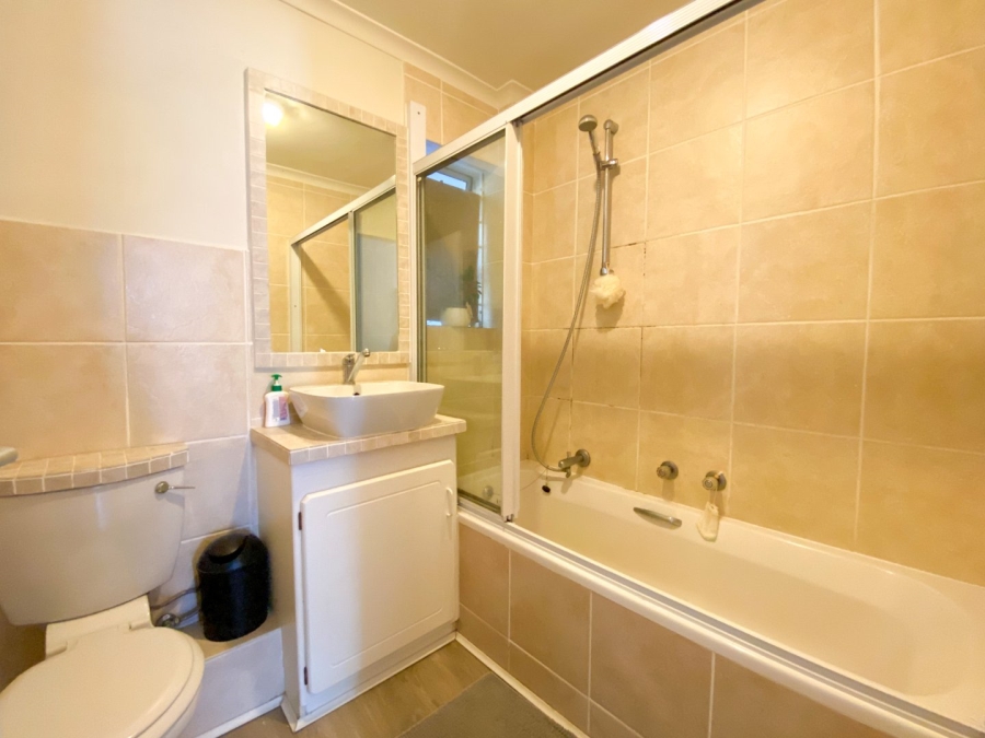 To Let 1 Bedroom Property for Rent in Oranjezicht Western Cape